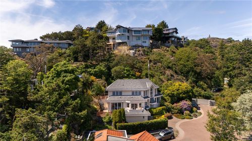 335 King George Terr, Victoria, BC, V8S2J8 | Card Image