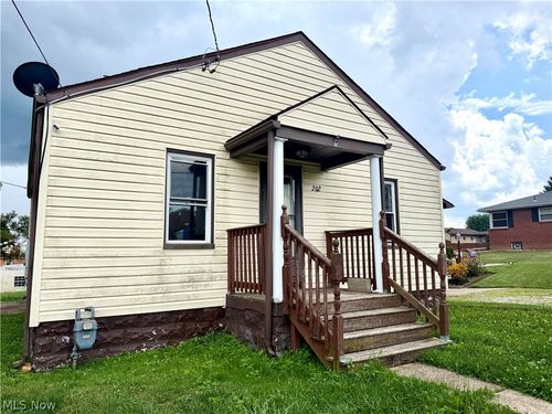 202 Center Ave, Follansbee, WV, 26037-1800 | Card Image