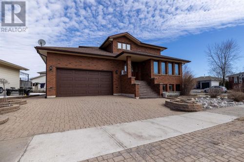 405 Riviera Dr, Thunder Bay, ON, P7B6K1 | Card Image