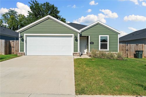 5943 W Holdcroft Dr, Fayetteville, AR, 72704-5179 | Card Image