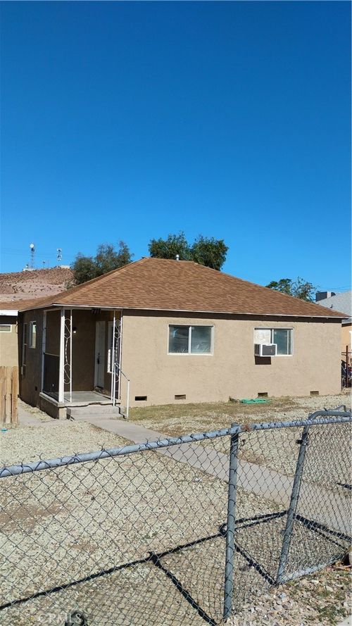 711 Nancy St, Barstow, CA, 92311-2641 | Card Image