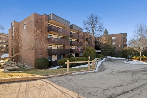 apt-211-650 Whitney Ct, Gurnee, IL, 60031-3839 | Card Image