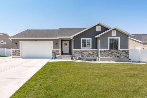 954 S 1050 W, Tooele, UT, 84074-3206 | Card Image
