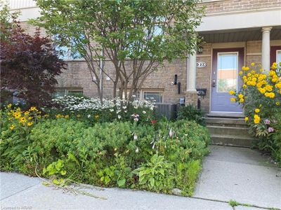 D23 - 619 Wild Ginger Ave, Townhouse with 3 bedrooms, 2 bathrooms and 2 parking in Waterloo ON | Image 1