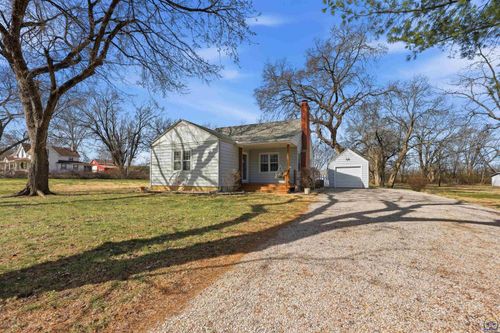 811 Se Tecumseh Rd, Tecumseh, KS, 66542 | Card Image