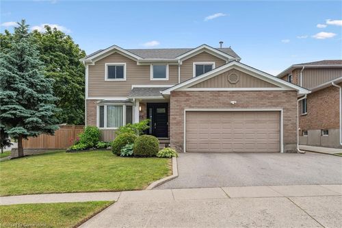 687 Champlain Blvd, Cambridge, ON, N1R7Z8 | Card Image