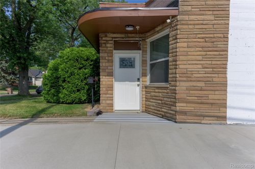 18 E Rutgers Ave, Pontiac, MI, 48340 | Card Image