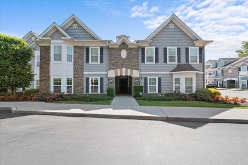 13 Anthony Ln, Babylon, NY, 11703-4000 | Card Image
