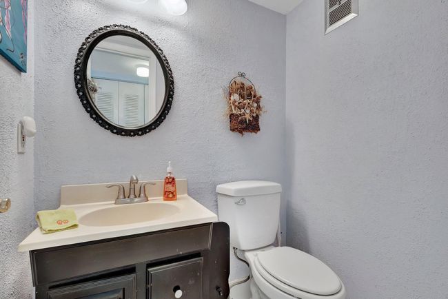 107 Sheffield E, Condo with 1 bedrooms, 2 bathrooms and null parking in West Palm Beach FL | Image 11