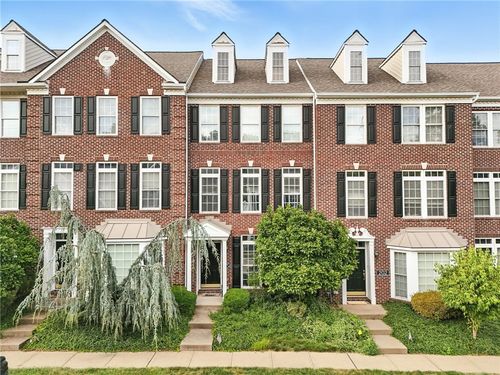 204 Park Square Ln, Pittsburgh, PA, 15238-3158 | Card Image