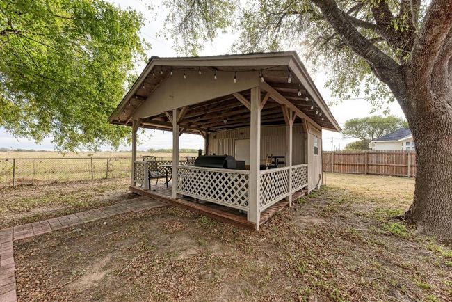1610 Meadow Ln, House other with 3 bedrooms, 2 bathrooms and 4 parking in Lockhart TX | Image 37