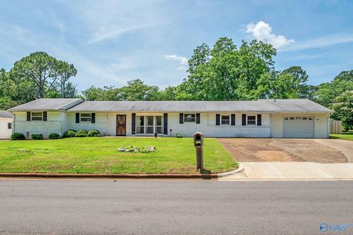 307 Harolds Dr Nw, Huntsville, AL, 35806-1968 | Card Image