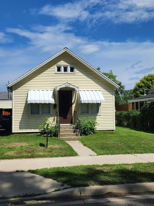 4208 10th Street, Menominee, MI, 49858 | Card Image