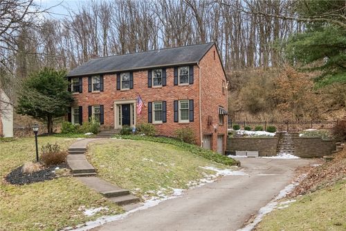 2305 Salem Dr, Pittsburgh, PA, 15237-1558 | Card Image
