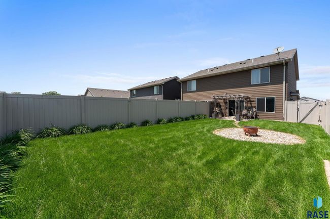 9521 W Gert St, Townhouse with 3 bedrooms, 3 bathrooms and null parking in Sioux Falls SD | Image 35