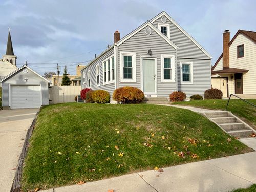 304 Saint Rose Ave, Fredonia, WI, 53021-9320 | Card Image