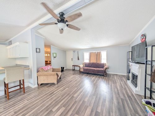 11362 N Lake Dr, FENTON, MI, 48430-8813 | Card Image