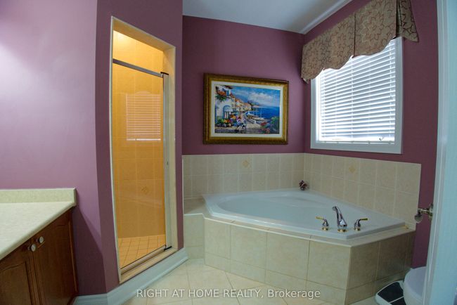 1045 Coyston Crt, House other with 3 bedrooms, 3 bathrooms and 4 parking in Oshawa ON | Image 17