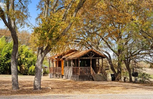 300 Park Ave, Staples, TX, 78670-2002 | Card Image