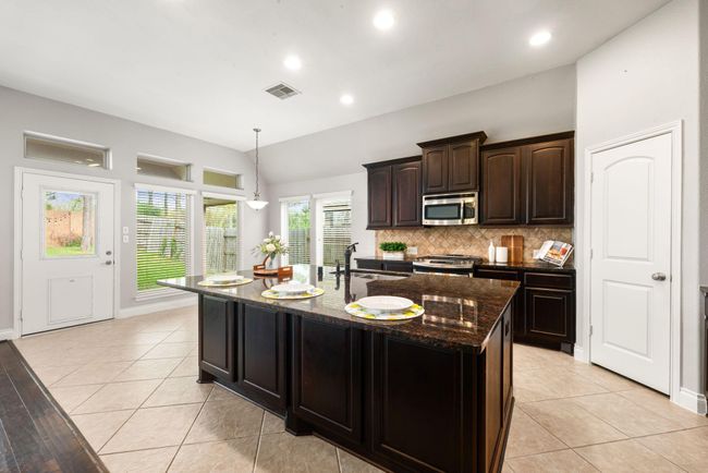 2314 Laurel Loch Ln, House other with 4 bedrooms, 2 bathrooms and 2 parking in Pearland TX | Image 14