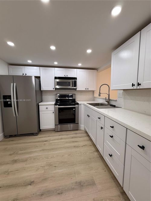 apt-102-7950 W Mcnab Rd, Tamarac, FL, 33321-8437 | Card Image
