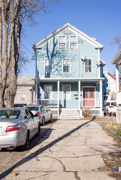 2-11 Newport Ave, Newport, RI, 02840-7618 | Card Image
