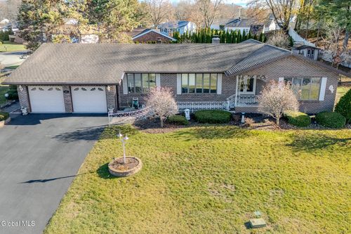 15 Huntleigh Dr, Albany, NY, 12211-1152 | Card Image