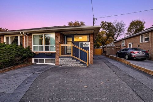 82 Harrison Dr, Newmarket, ON, L3Y4P4 | Card Image