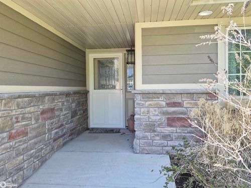 517 High Ave E, Oskaloosa, IA, 52577-2912 | Card Image