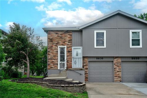 8635 N Hull Ave, Kansas City, MO, 64154-2783 | Card Image
