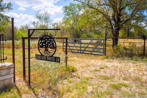 595 Sir David Ln, Poteet, TX, 78065-3649 | Card Image