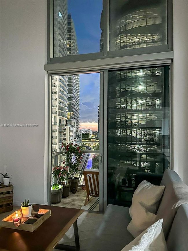 APT-806 - 1050 Brickell Ave, Condo with 1 bedrooms, 2 bathrooms and null parking in Miami FL | Image 7