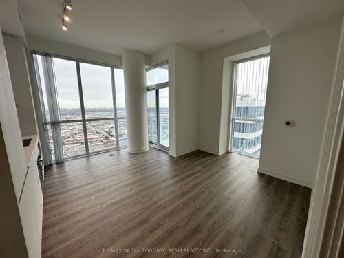 4909-8 Interchange Way, Concord, ON, L4K0R2 | Card Image