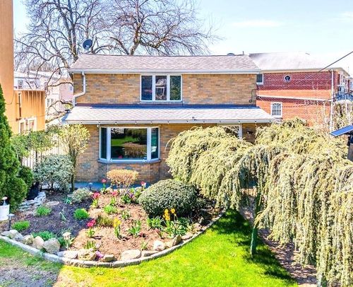 17-02 Clintonville St, Whitestone, NY, 11357-3206 | Card Image