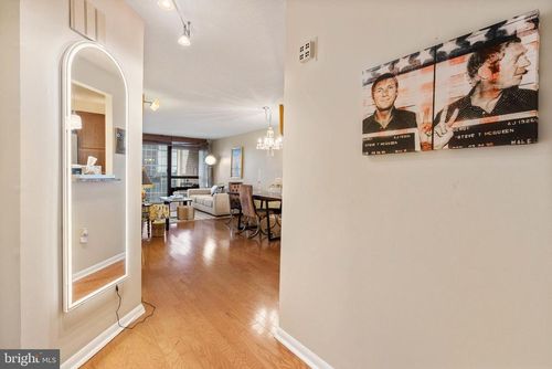 apt-704-233 S 6th St, PHILADELPHIA, PA, 19106-3752 | Card Image