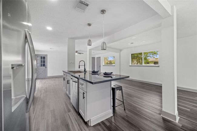 702 Pennington St, House other with 3 bedrooms, 2 bathrooms and 2 parking in Houston TX | Image 9