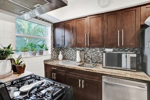 76d-10076 E Bay Harbor Dr, Bay Harbor Islands, FL, 33154-1541 | Card Image