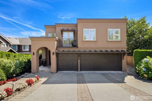 237 7th Avenue, Kirkland, WA, 98033 | Card Image
