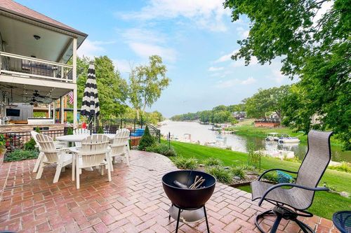 631 Nw North Shore Dr, Lake Waukomis, MO, 64151-1449 | Card Image