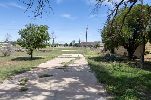 305 E Quinn St, Lubbock, TX, 79403-1127 | Card Image