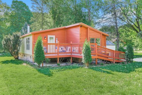 426 Railroad Ave, Ellsworth, WI, 54011-9089 | Card Image