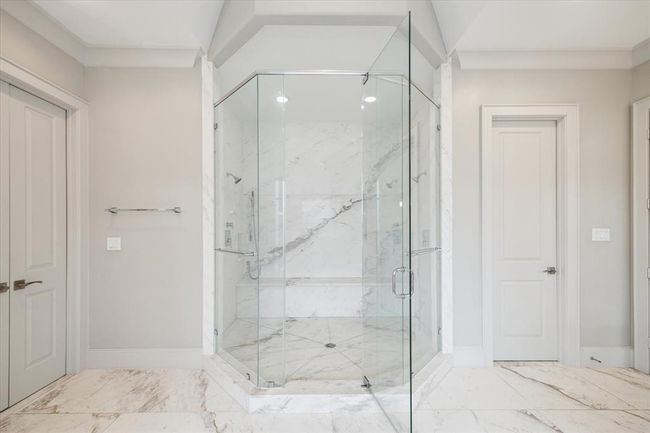8304 Maple Ct, House other with 5 bedrooms, 5 bathrooms and 2 parking in Bellaire TX | Image 28