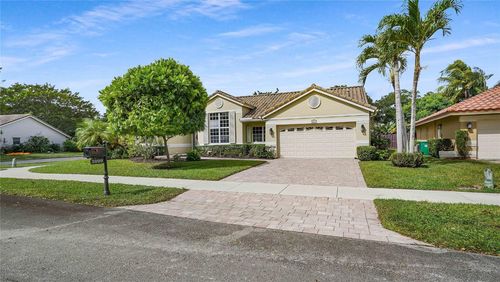 3099 Perriwinkle Cir, Davie, FL, 33328-6702 | Card Image