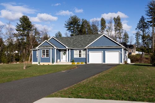 8 Noble Steed Xing, Southwick, MA, 01077-7900 | Card Image