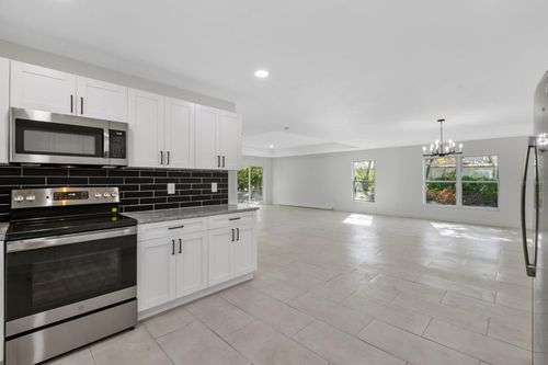 5112 Pacific Ave, WEEKI WACHEE, FL, 34607-4422 | Card Image
