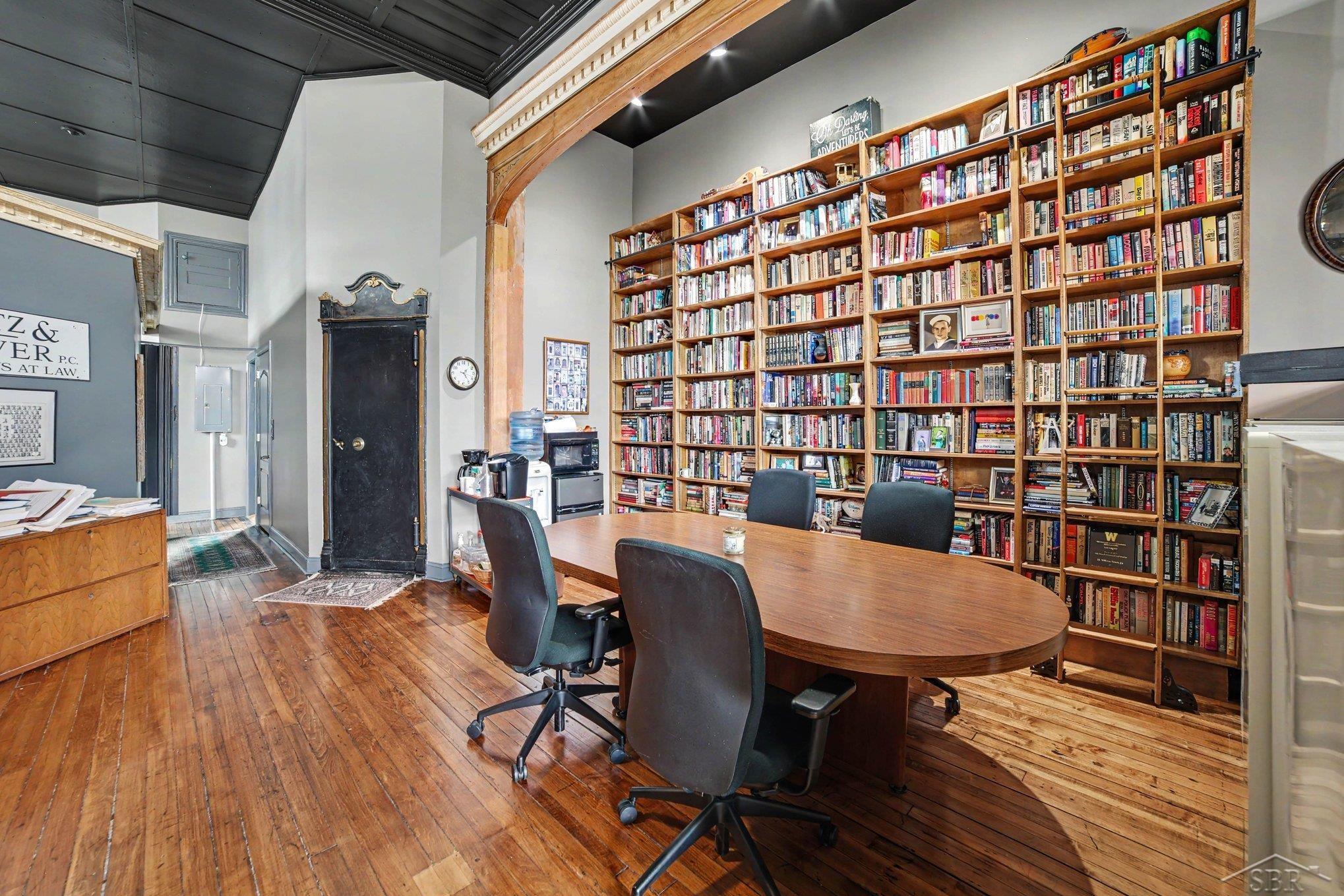 Business Opportunity in Bay City 4