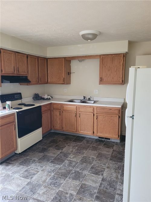 2781 Thackeray Avenue Nw, Massillon, OH, 44646 | Card Image