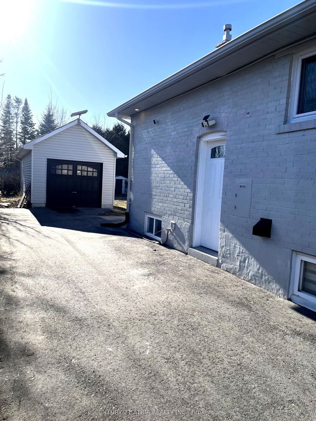 24 Collins Cres, House other with 5 bedrooms, 3 bathrooms and 6 parking in Aurora ON | Image 36