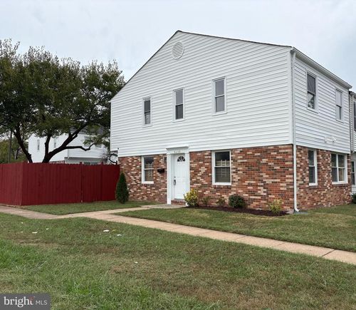 8238 Community Dr, MANASSAS, VA, 20109-3518 | Card Image