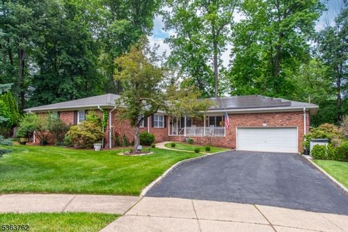 12 Ravine Rd, Verona, NJ, 07044-5113 | Card Image